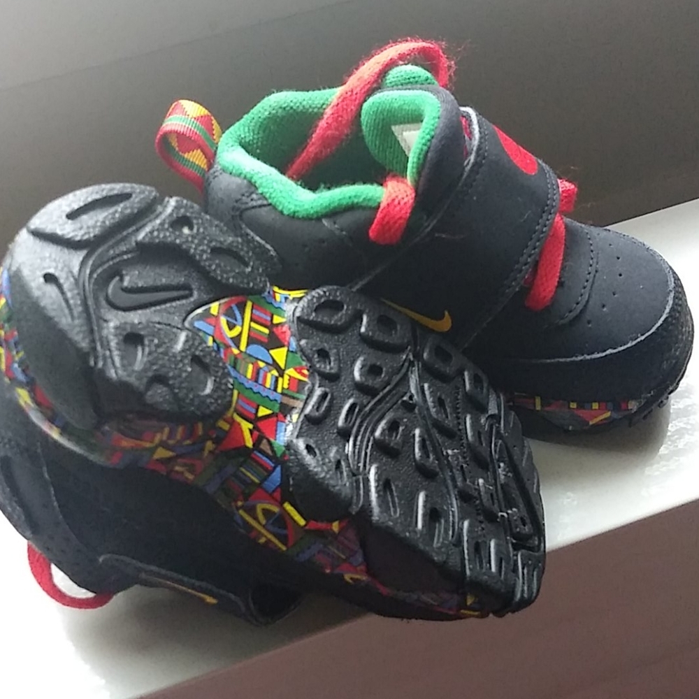 Shoes - Picture 2 of 4